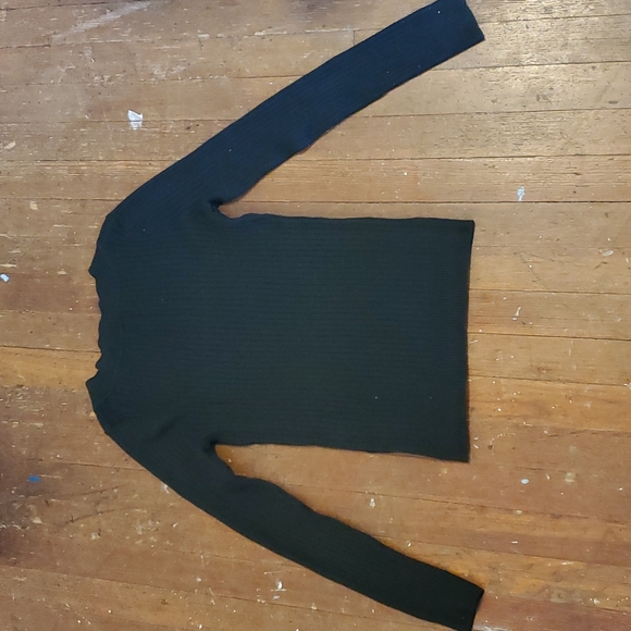 CLOSET CLOSING 7/31 Merona v-neck sweater size small - Picture 2 of 5